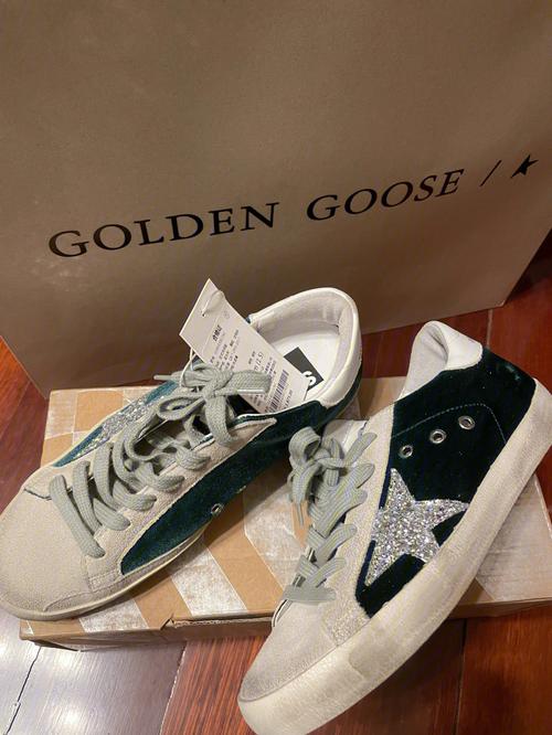 gold-golden goose